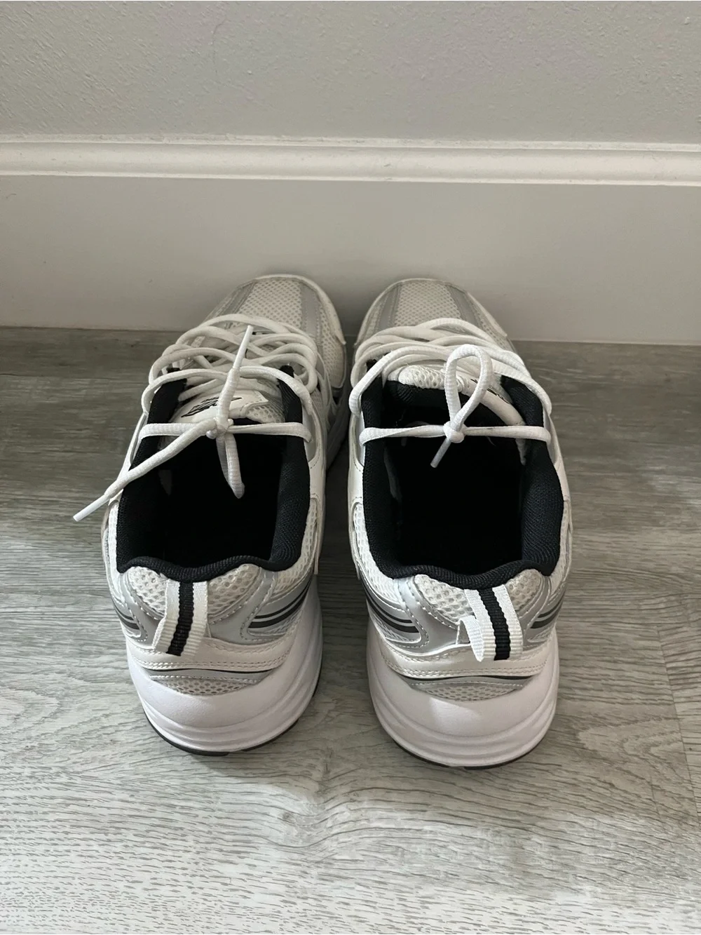 Avia 5000 Men's White and Gray Athletic Sneakers